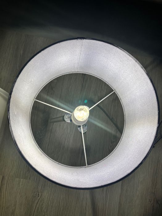 Lampka glamour nocna trójnóg elegancka stołowa