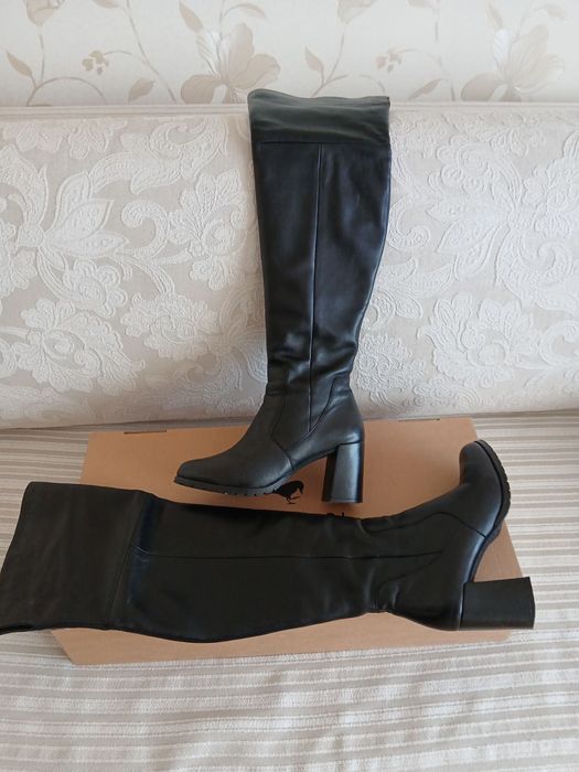 Продам кожаные сапоги Carvari