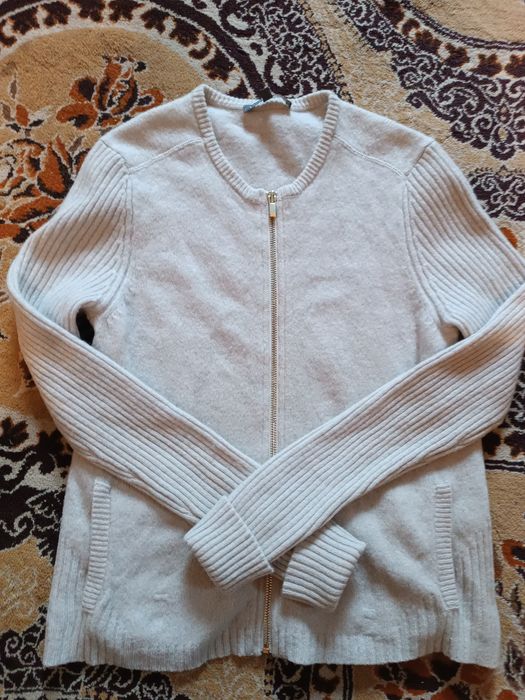 Sweter wełniany.