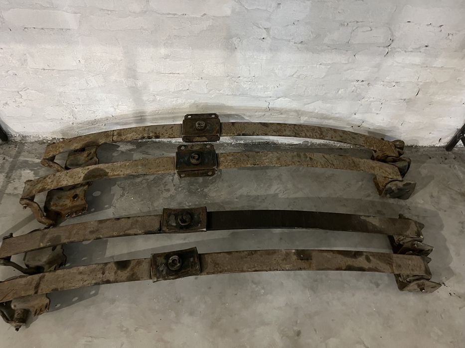 Крайслер воджер 95-01 Ресори короткі