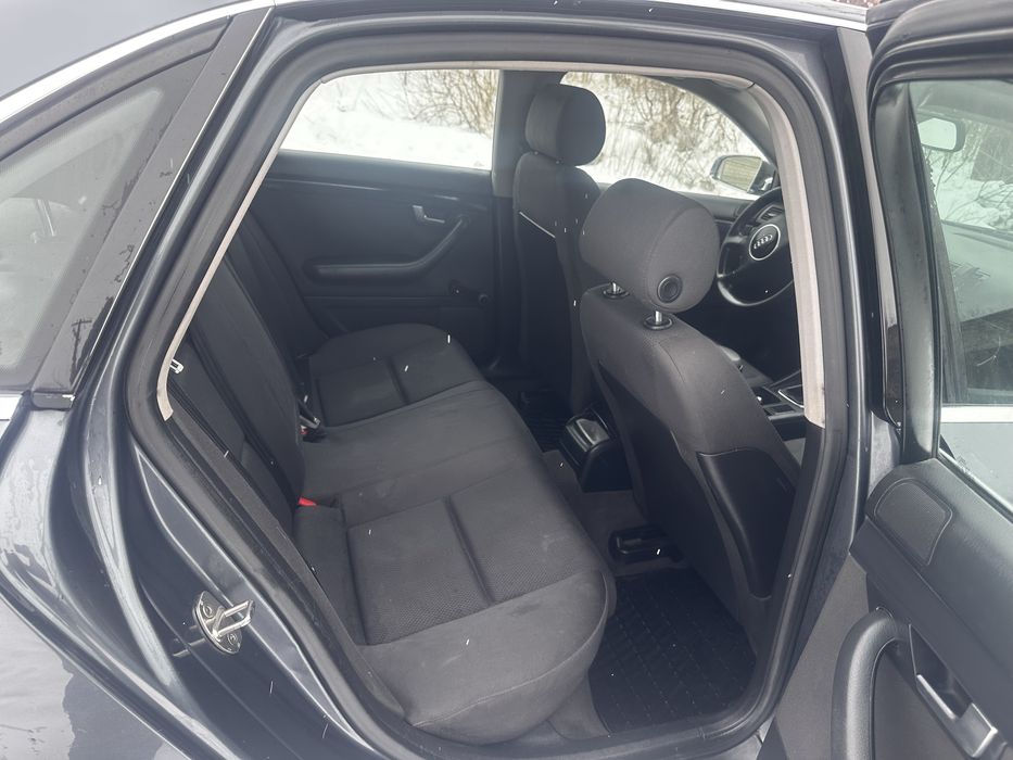 Ауді А4В6 на повному ходу 2.0бензин