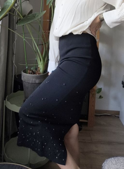 Zara czarna elegancka spódnica midi zdobienia