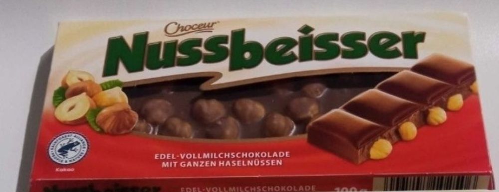 Czekolada mleczna z orzechami z okienkiem Nussbeisser z Niemiec x 17
