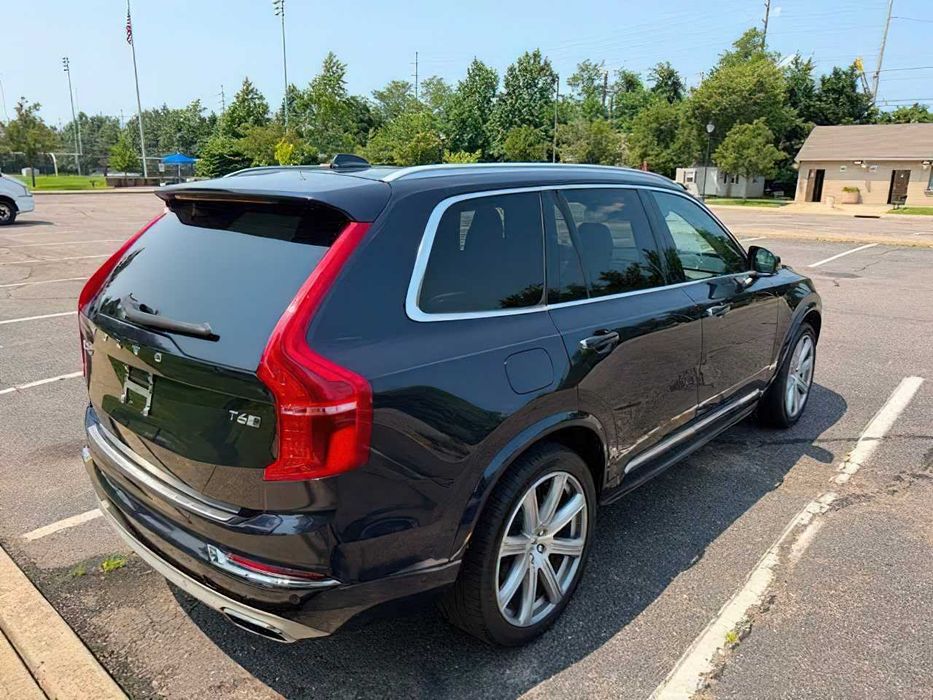 Volvo XC90      2019