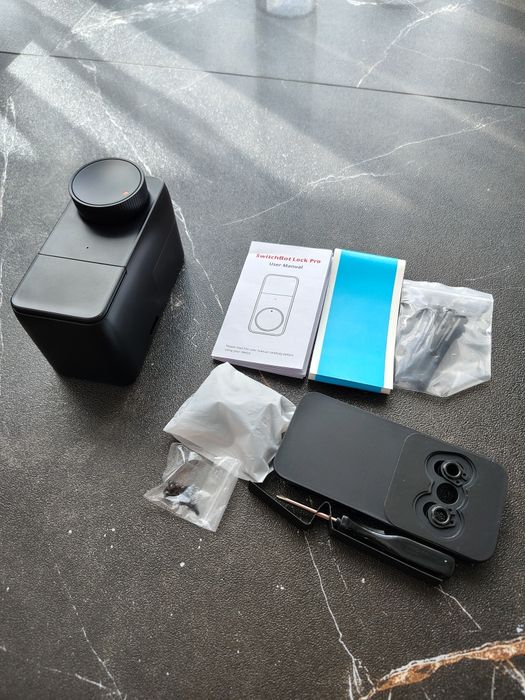 Inteligentny zamek do drzwi SwitchBot Lock Pro