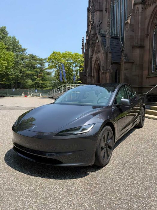 Tesla Model 3      2024