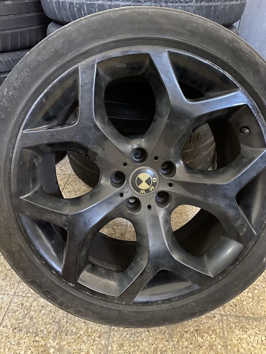 Vendo 2 conjuntos de jantes BMW originais com pneus.