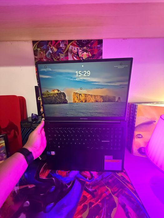 ASUS Vivobook 16 1 TB de SSD. 16 GB de RAM i7
