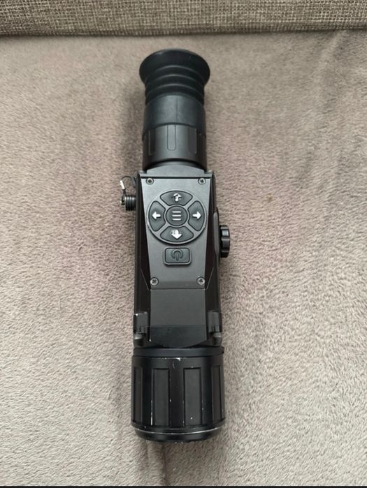 Celownik termowizyjny TD50 Orion razem plus baterie oraz ładowarka