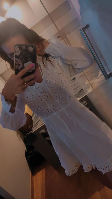 Biała sukienka ażurowa styl boho