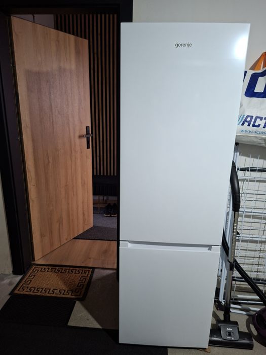 Na gwarancji- Lodówka Gorenje- praktycznie nieużywana.