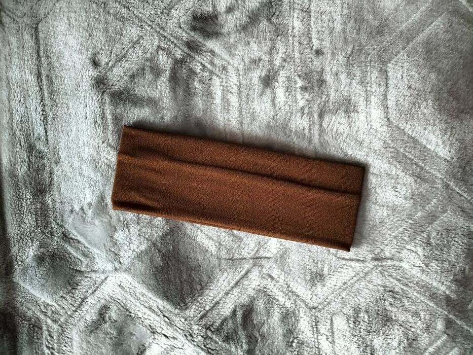 Brązowa materiałowa opaska na głowę