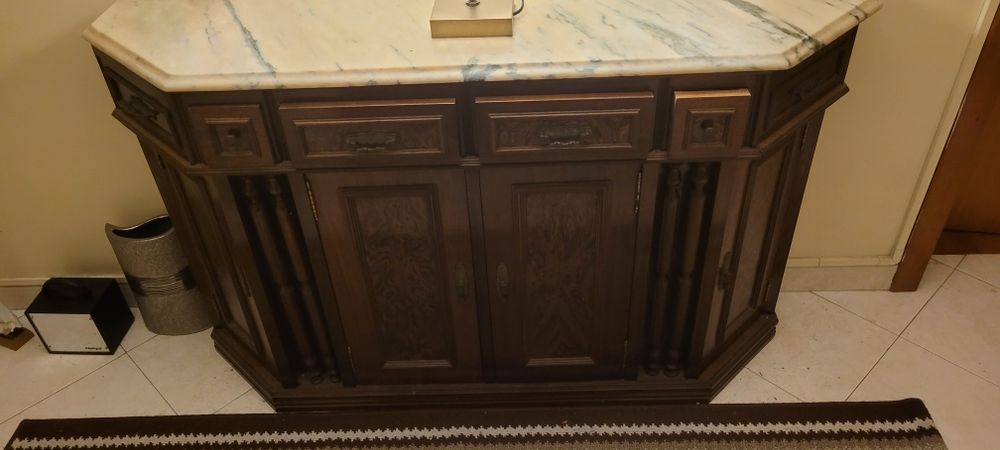 Sapateira com pedra marmore em cima