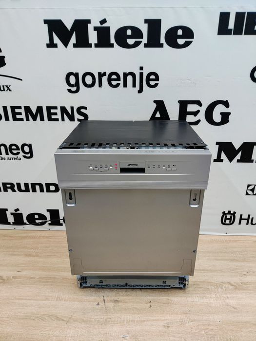 Встраиваемая посудомоечная машина SMEG™. 2022 год. Сост. Новой