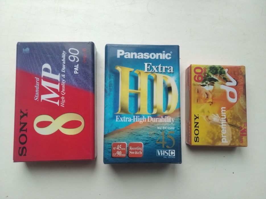 Кассета для видеокамеры VHS-C, Video 8, mini DV.
