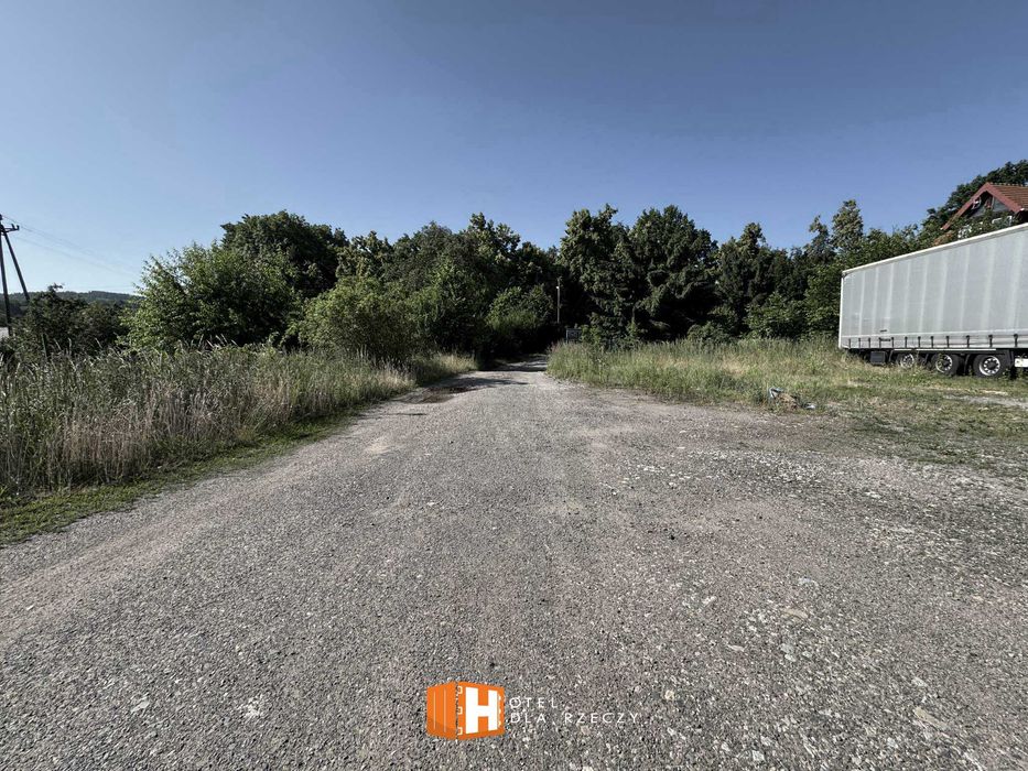 Miejsce postojowe parking TIR autobus naczepa koparka kamper wywrotka