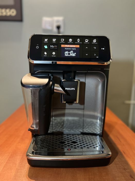 Ekspres Philips  LatteGo EP4349, stan idealny.