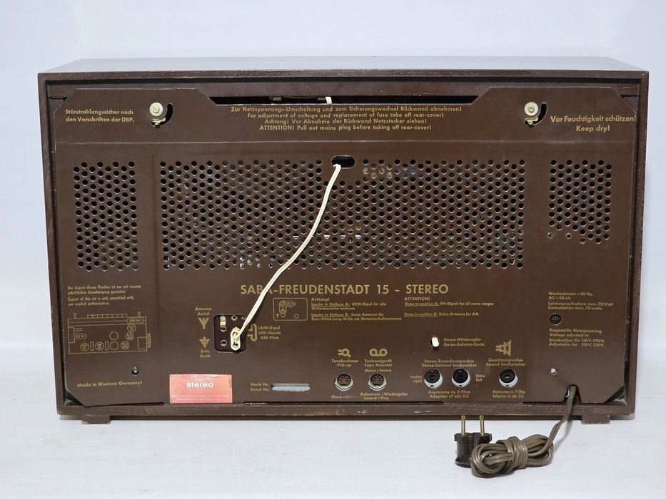 Rádio antigo reparado SABA