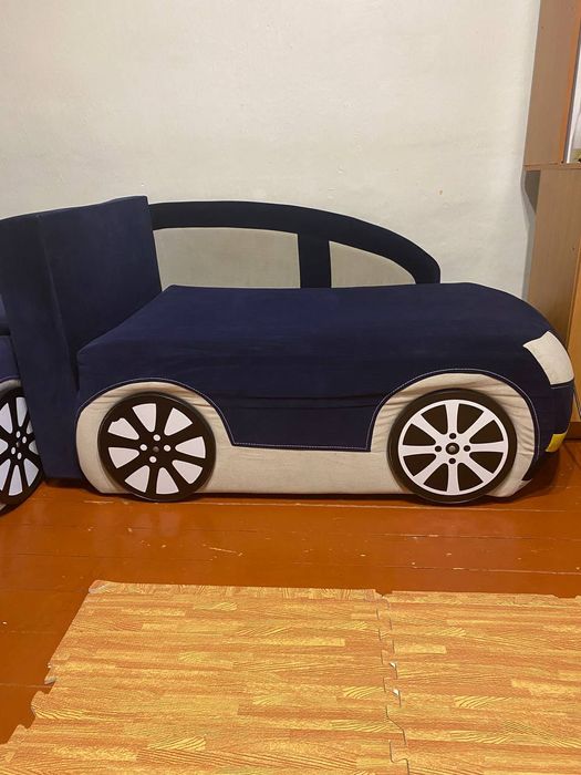 Дитячий диван-машинка