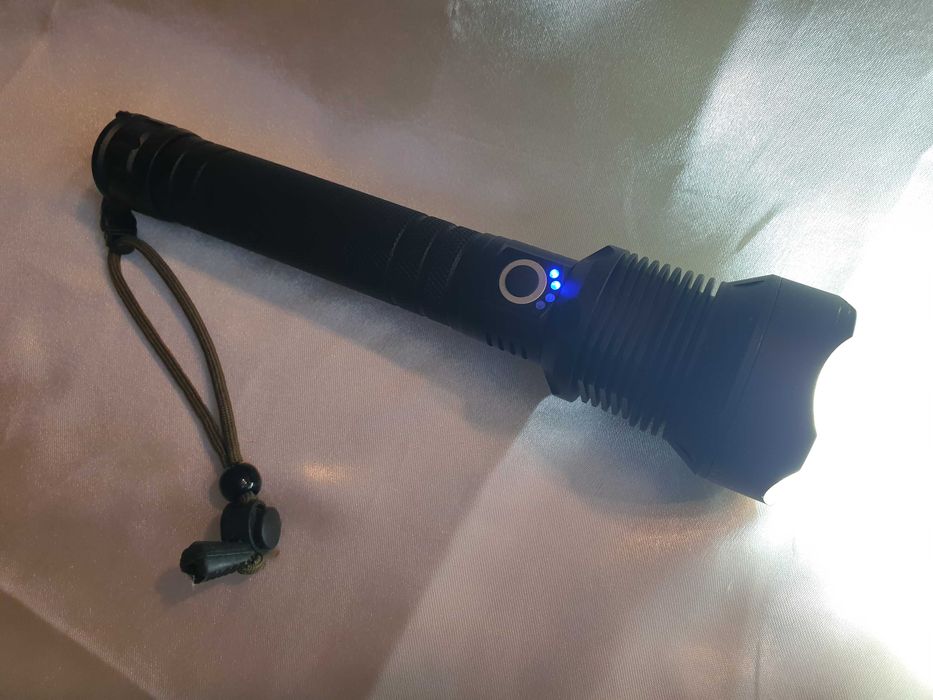 Lanterna Super Potente - carregável por USB