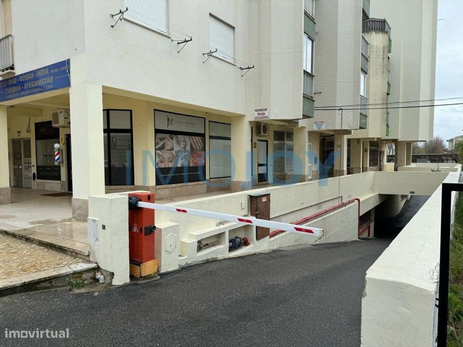 Garagem no Centro da Parede