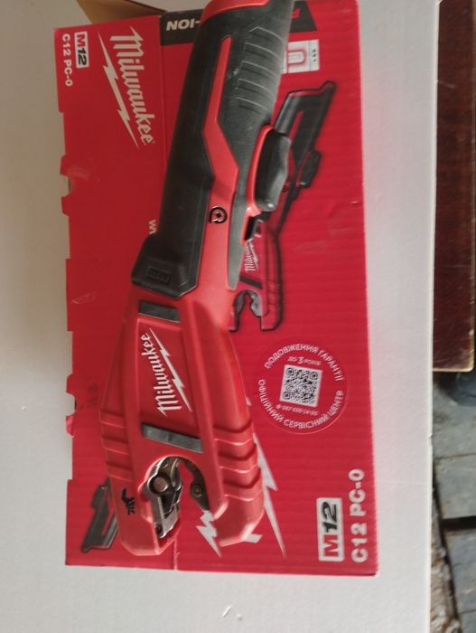 Труборіз Milwaukee m12