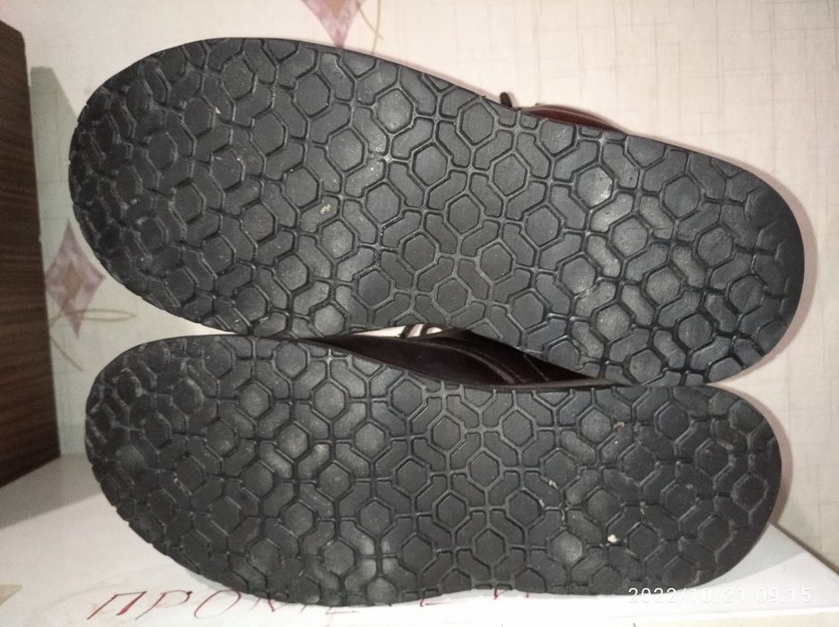 Оригинальные теормоботинки Lacoste.