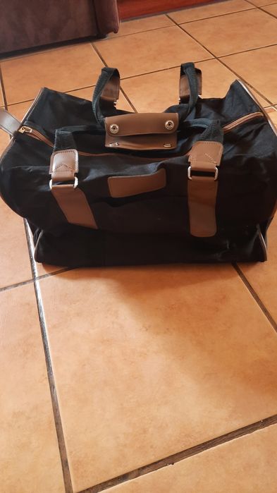 Sprzedam małe walizki i torby za komplet 50 zl