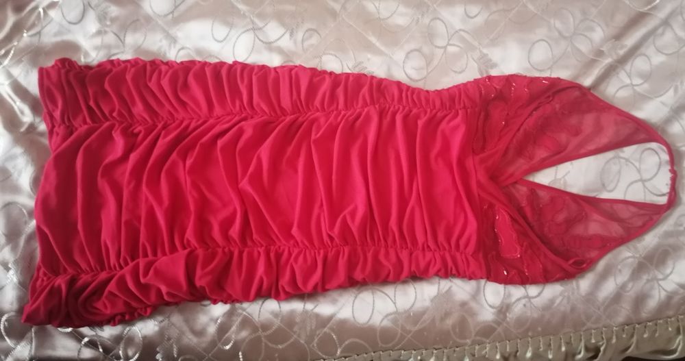 Подається коктельна сукня