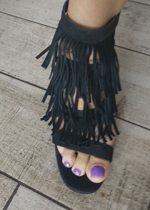 Sandały na obcasie.