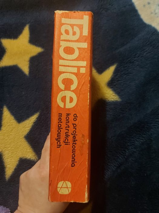 W. Bogucki, M. Ż. "Tablice do projektowania konstrukcji metalowych"