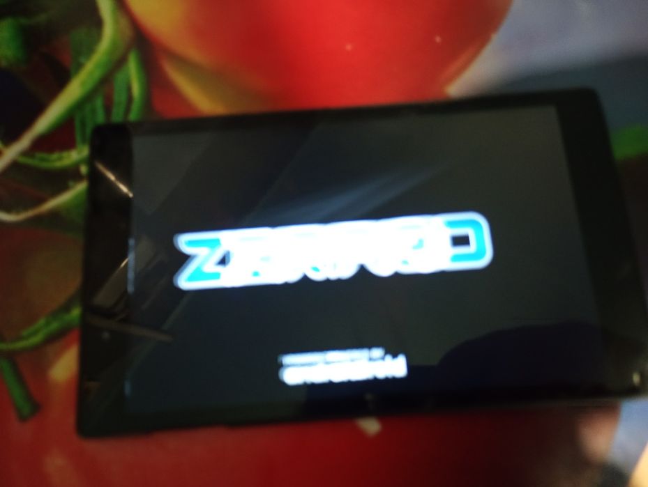 Продам планшет на запчасти