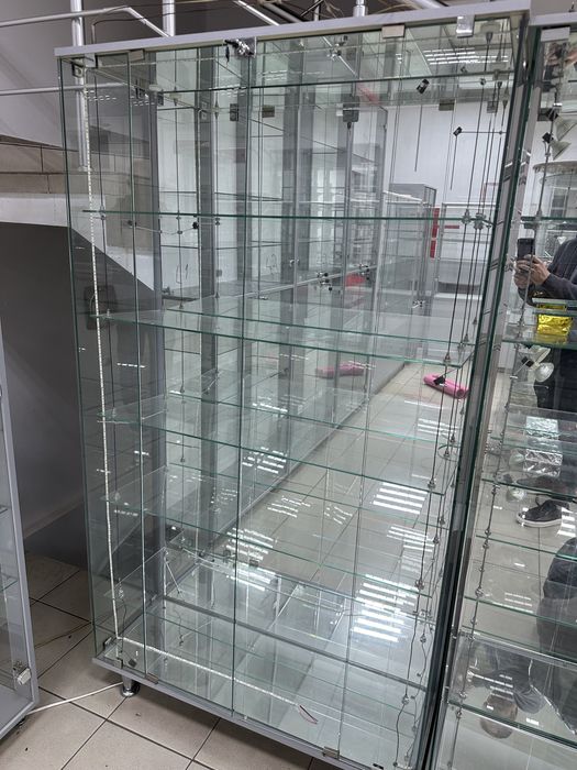 Скляна вітрина для срібла, золота, аксесуарів та інших товарів