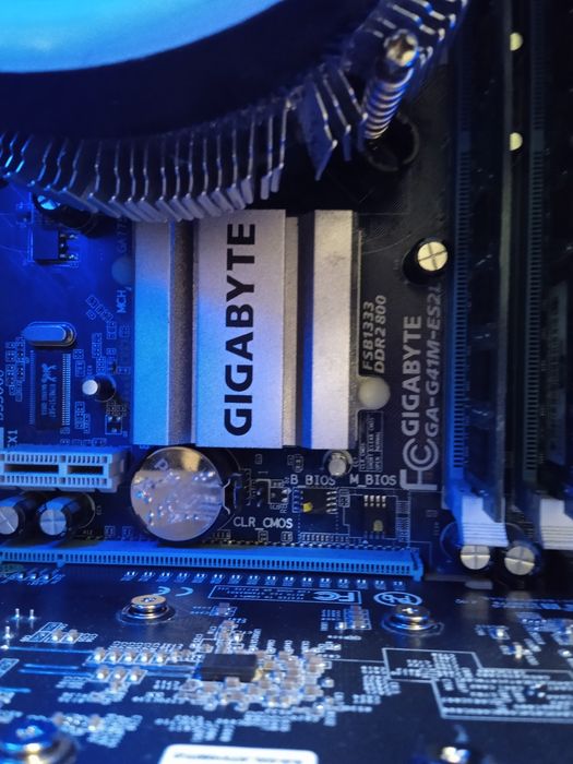 2 płyty główne plus chłodzenia ramy procesory