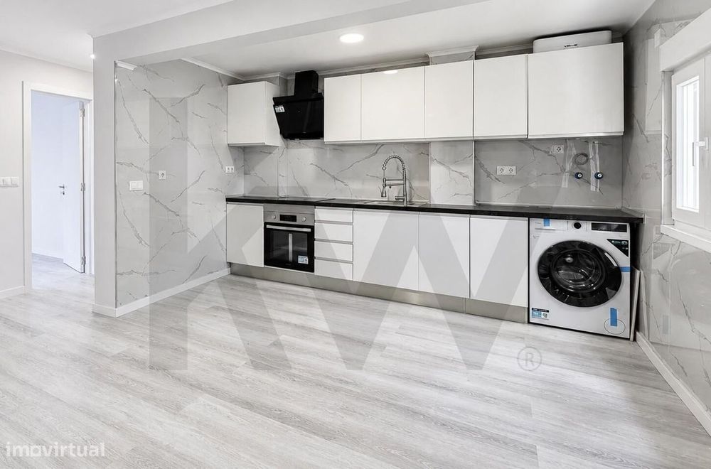 Apartamento T3 à venda no centro do Laranjeiro