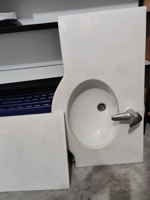 Lavatório duplo Roca com torneiras Grohe