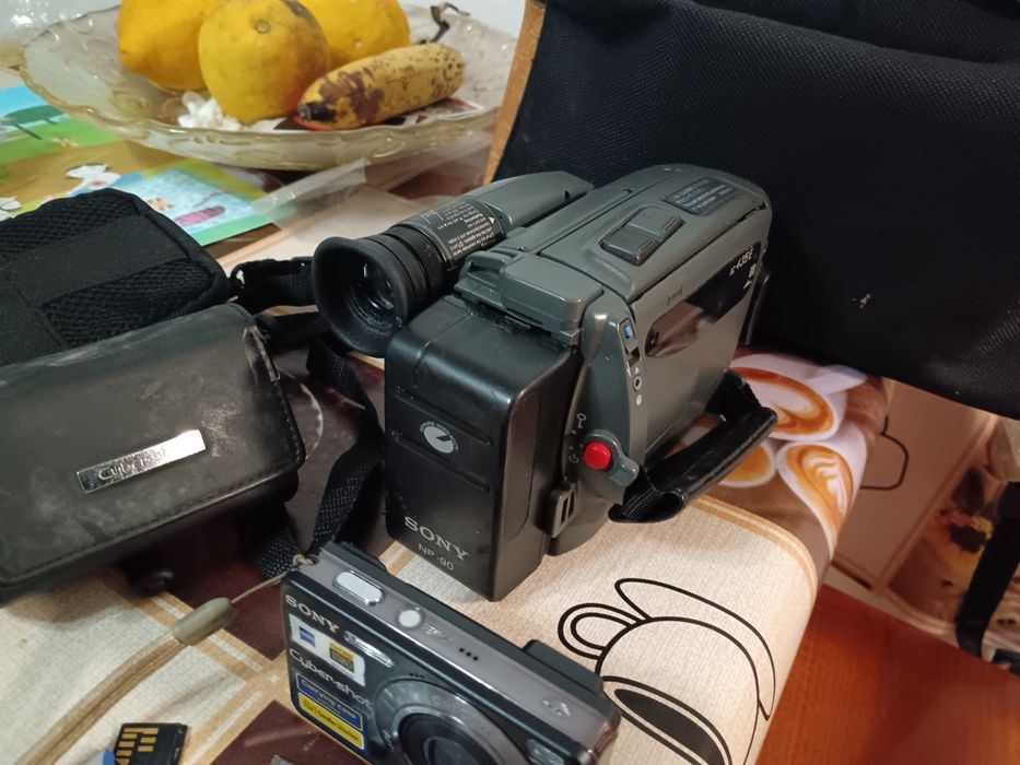 Sony camera + Grundig camcorder64552292389251122