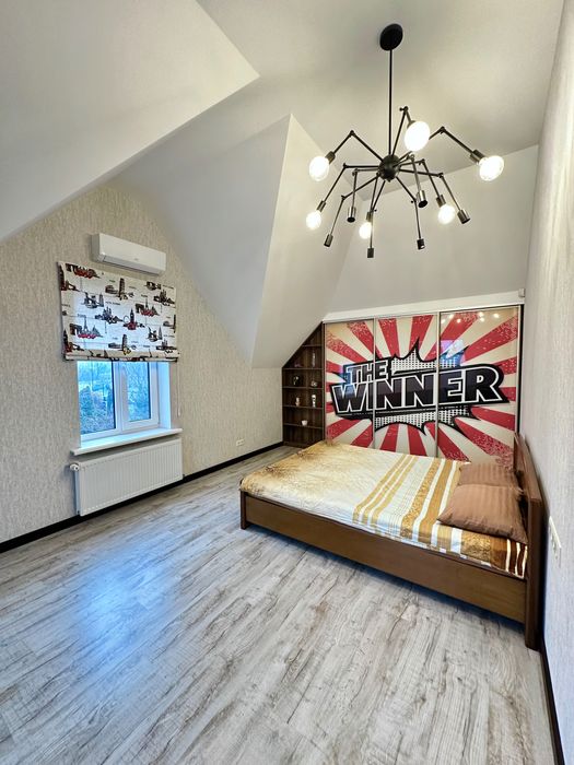 Продам уютный дом 246 м2 со своим выходом к речке в Новоалександровке