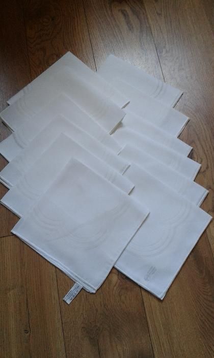 Toalha de jantar em cambraia mais 12 guardanapos