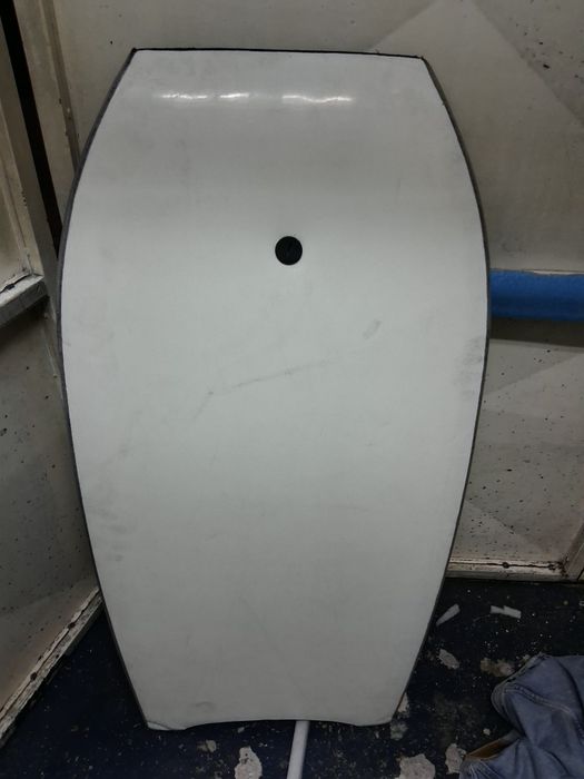 Prancha  de bodyboard e fato e barbatanas