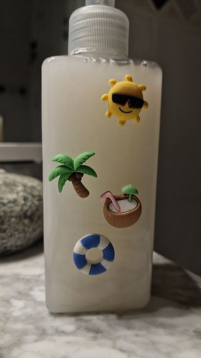 Gel de mãos  com incrustações de plumerias