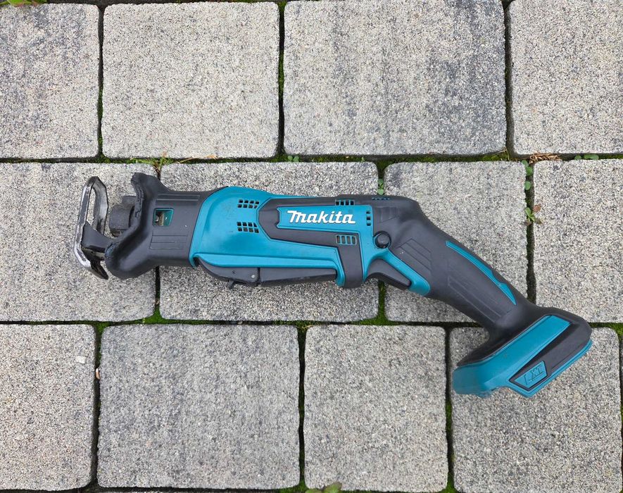 piła szablasta Makita djr 183