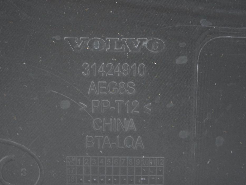 Вітрова панель/жабо VOLVO XC60 2017- 31424910