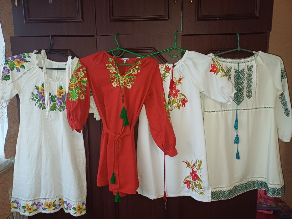 Здаю в аренду дитячі сукні