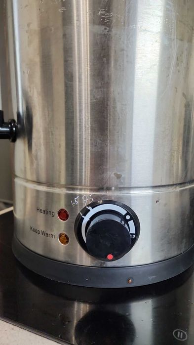 Термопот Frosty кипятильник. Рабочий