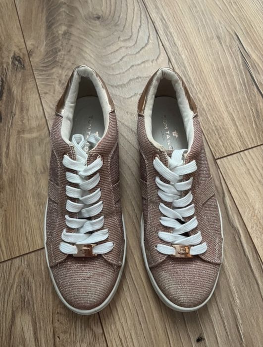 Brokatowe buty Tom Tailor