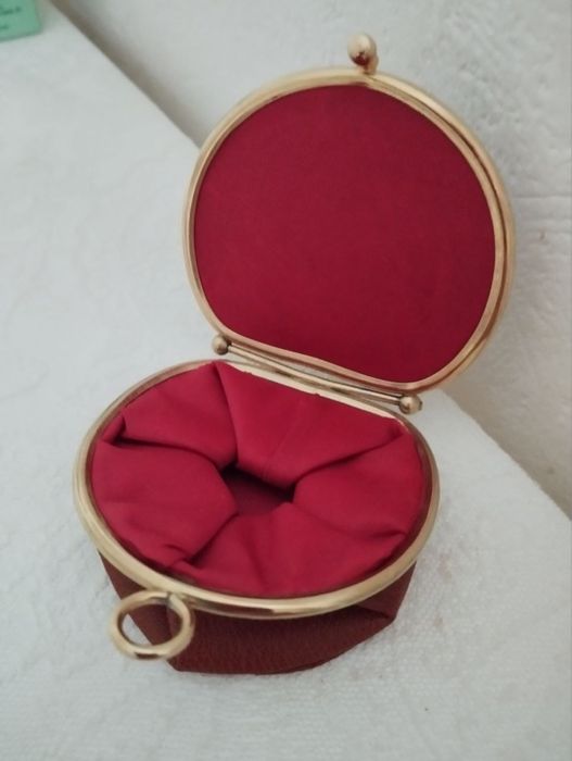 Зажим  для денег скат натуральный ,монетницы