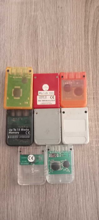 8 PlayStation 1 Memory Cards64284479400449121