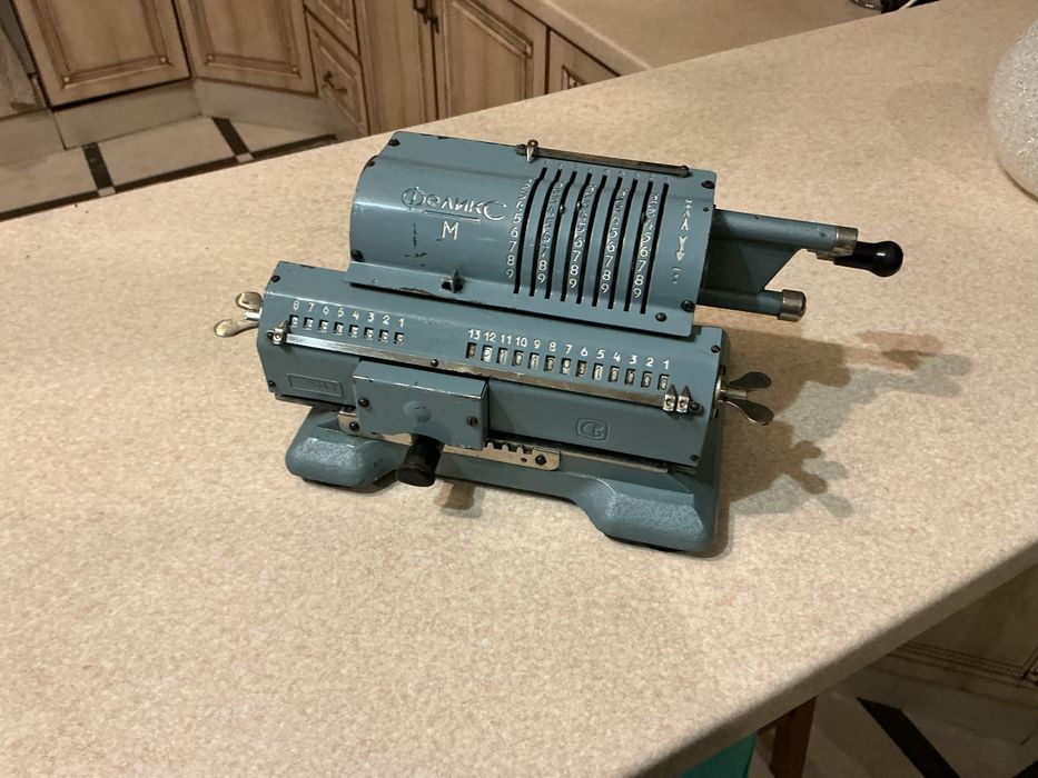 Механічний лічильний апарат Фенікс М ,робочий ,СРСР