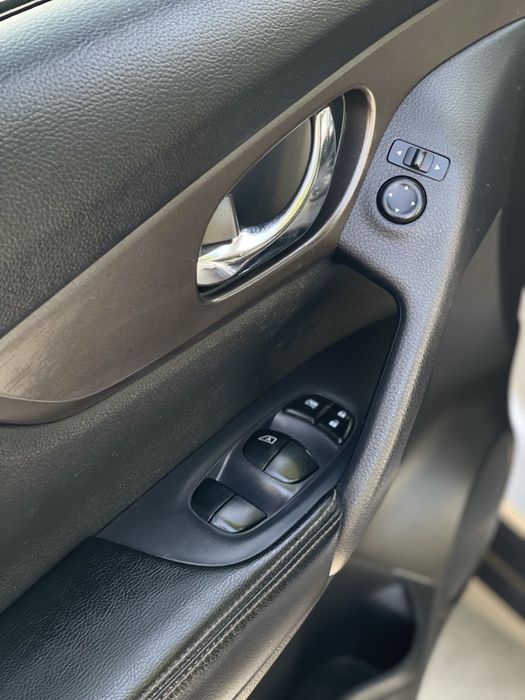 Продам Nissan Roug